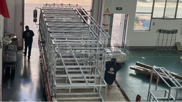 8080鋁型材如何成就汽車行業(yè)堅(jiān)固的自動化設(shè)備機(jī)架